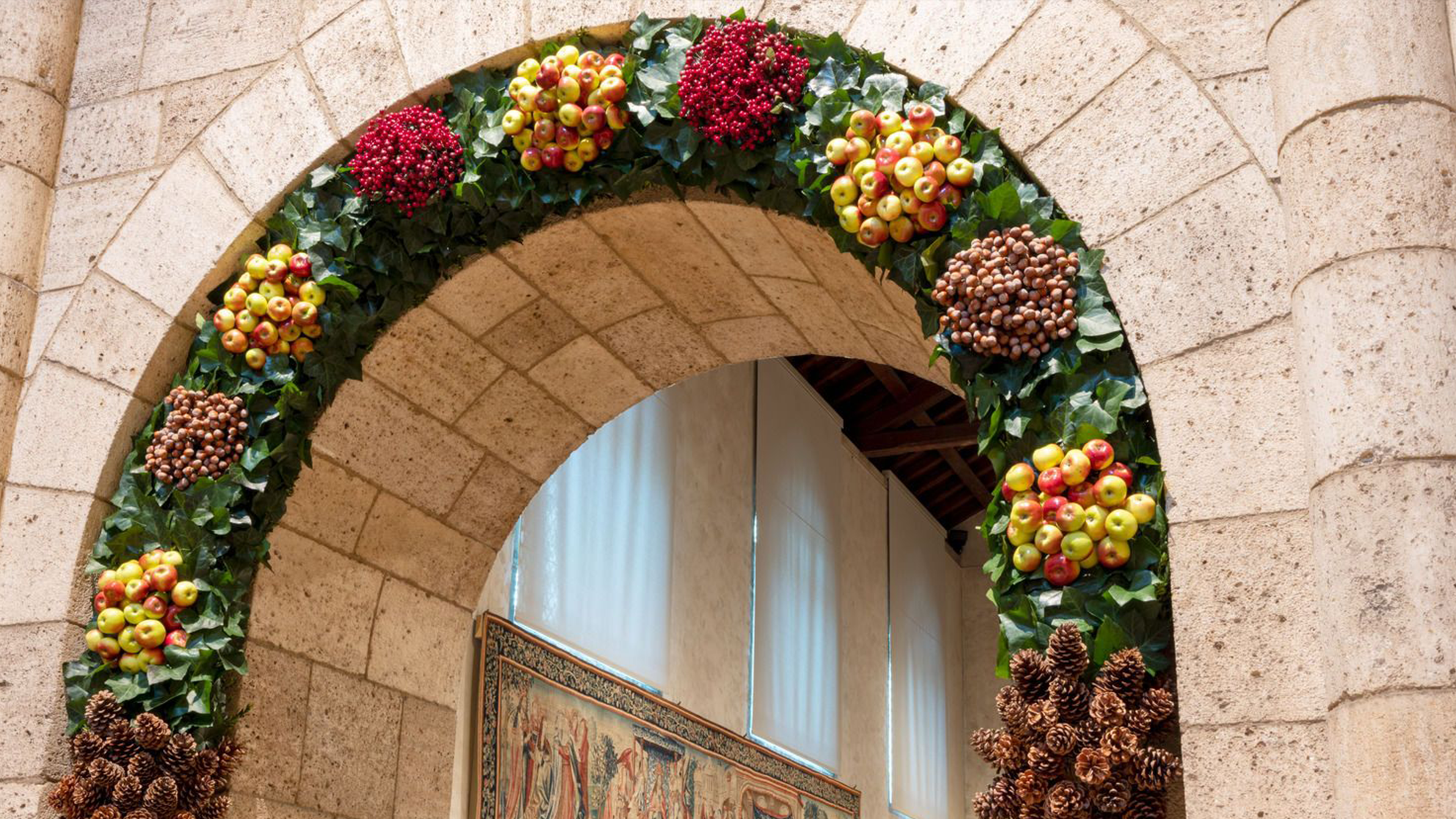 Cloisters arch decorations